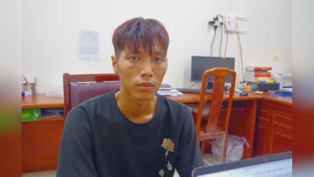 60 Giây ngày 23/5/2026 | TP. Hồ Chí Minh: Khởi tố chủ tài khoản chuyên bán giày, dép giả thương hiệu - Ảnh 3.