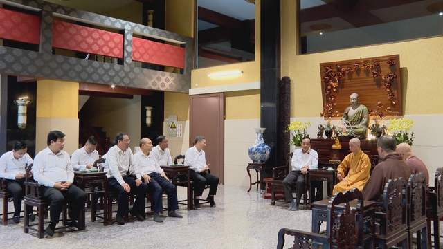 Lãnh đạo TP.HCM thăm, chúc mừng Đại lễ Phật đản Phật lịch 2570 – Dương lịch 2026 - Ảnh 1.