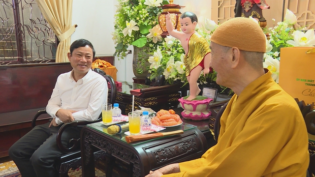 Lãnh đạo TP. Hồ Chí Minh thăm, chúc mừng Đại lễ Phật đản tại Tổ đình Phổ Quang - Ảnh 1.