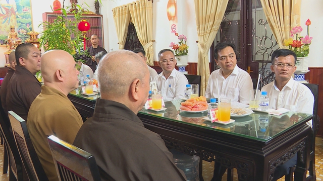 Lãnh đạo TP. Hồ Chí Minh thăm, chúc mừng Đại lễ Phật đản tại Tổ đình Phổ Quang - Ảnh 2.
