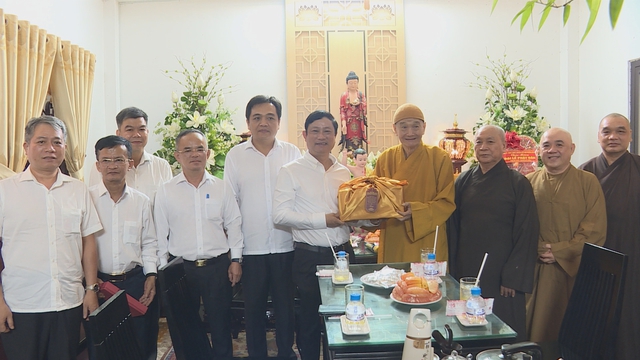 Lãnh đạo TP. Hồ Chí Minh thăm, chúc mừng Đại lễ Phật đản tại Tổ đình Phổ Quang - Ảnh 3.