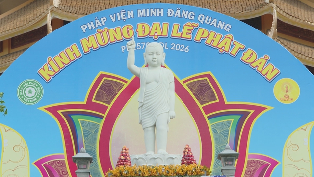 Lãnh đạo TP.HCM thăm, chúc mừng Đại lễ Phật đản tại Pháp viện Minh Đăng Quang - Ảnh 1.
