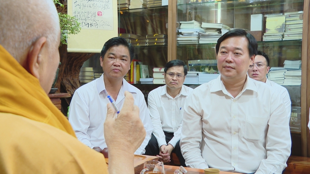 Lãnh đạo TP.HCM thăm, chúc mừng Đại lễ Phật đản tại Pháp viện Minh Đăng Quang - Ảnh 4.
