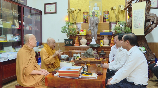 Lãnh đạo TP.HCM thăm, chúc mừng Đại lễ Phật đản tại Pháp viện Minh Đăng Quang - Ảnh 3.