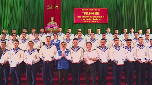 Hội đồng Nghĩa vụ quân sự TP. Hồ Chí Minh thăm, động viên chiến sĩ mới tại Vùng 4 Hải quân - Ảnh 1.