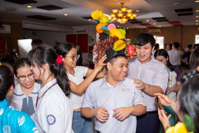 HTV mang thế giới cổ tích đến gần hơn với trẻ em khiếm thị - Ảnh 8.