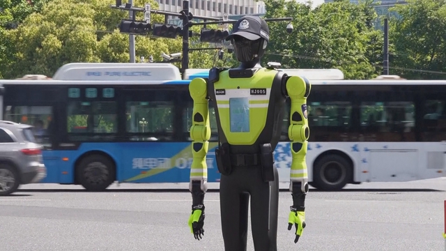 Trung Quốc: Triển khai robot điều tiết giao thông dịp lễ- Ảnh 2.