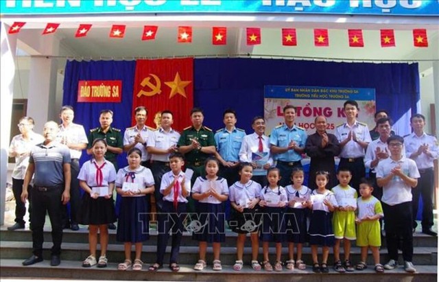 Rộn ràng Tết Thiếu nhi ở Trường Sa - Ảnh 2.