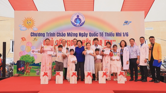 60 Giây Trưa ngày 31/5/2026 | Mang niềm vui đến những “chiến binh nhí” nhân Ngày Quốc tế Thiếu nhi 1/6 - Ảnh 1.