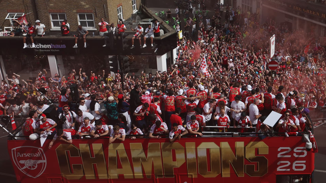 Arsenal tưng bừng diễu hành xe buýt mừng chức vô địch Ngoại hạng Anh - Ảnh 4.