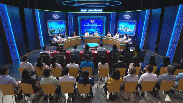Chương trình “Dân hỏi - Chính quyền trả lời”: “Đột phá về thể chế - chìa khóa của ổn định và phát triển”- Ảnh 1.