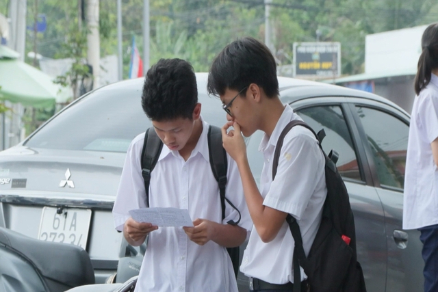 TP. Hồ Chí Minh bắt đầu ráp phách, so dò bài thi lớp 10, dự kiến công bố điểm thi lúc 17 giờ ngày 19/6 - Ảnh 2.