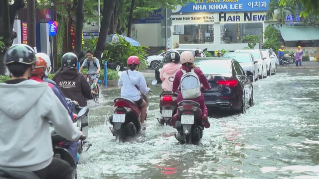 60 Giây Sáng ngày 17/6/2026 | Mưa dông liên tiếp, TP. Hồ Chí Minh đối mặt nguy cơ ngập úng  - Ảnh 1.