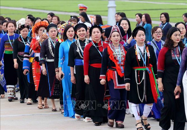 Đại biểu dự Đại hội Phụ nữ toàn quốc vào Lăng viếng Chủ tịch Hồ Chí Minh - Ảnh 6.