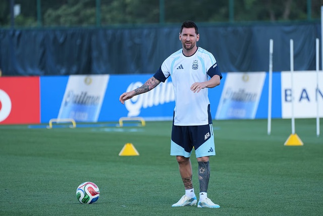 Messi tích cực tập luyện cùng Argentina - Ảnh 1.