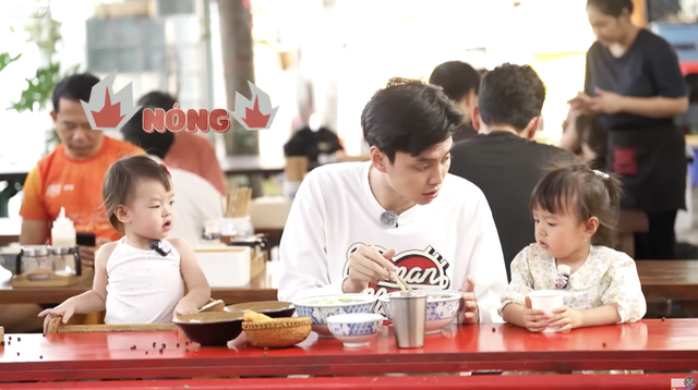 "Mẹ vắng nhà, ba là siêu nhân" Mùa 5 | Tập 8: Tuấn Dương "gửi" con gái làm con tin tại quán phở vì quên mang tiền - Ảnh 2.