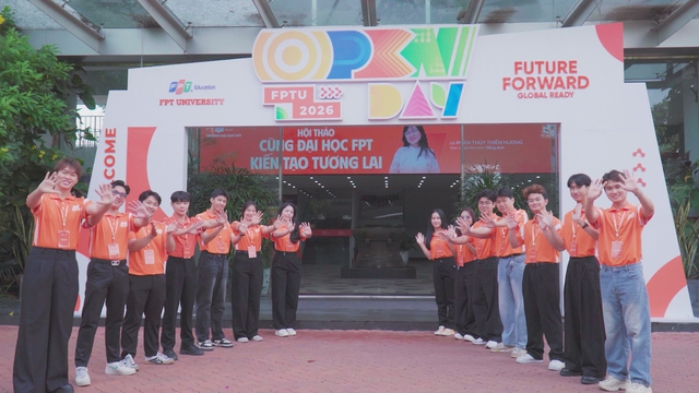 Phụ huynh và học sinh lớp 12 tham gia hội thảo định hướng tương lai tại Trường Đại học FPT TP. Hồ Chí Minh - Ảnh 1.