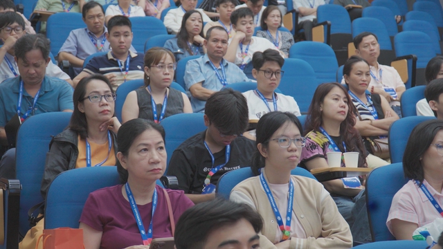 Phụ huynh và học sinh lớp 12 tham gia hội thảo định hướng tương lai tại Trường Đại học FPT TP. Hồ Chí Minh - Ảnh 5.