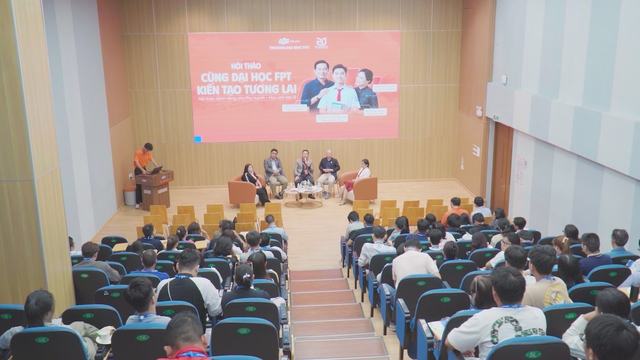 Phụ huynh và học sinh lớp 12 tham gia hội thảo định hướng tương lai tại Trường Đại học FPT TP. Hồ Chí Minh - Ảnh 6.