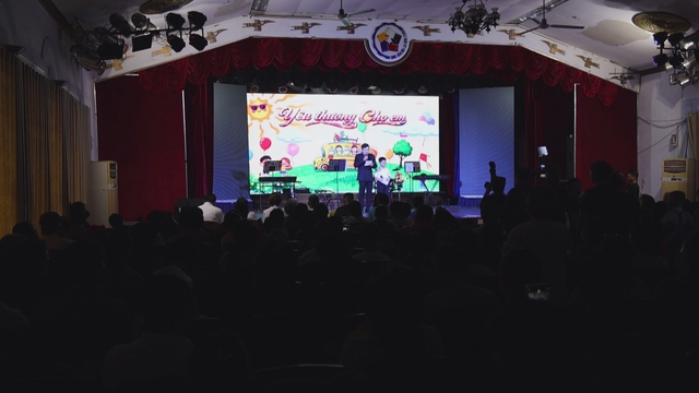"Yêu thương cho em" mang Tết Thiếu nhi ấm áp đến bệnh nhi và trẻ em có hoàn cảnh khó khăn - Ảnh 1.