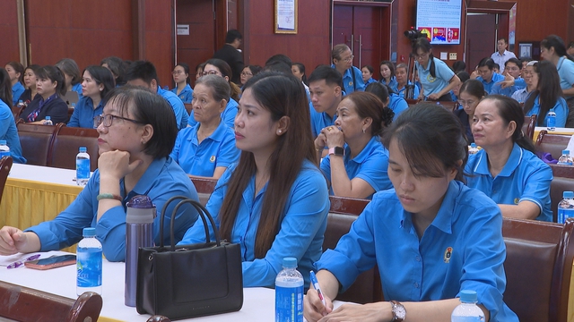 TP. Hồ Chí Minh: Gần 1.000 cán bộ công đoàn học tập, quán triệt Nghị quyết Đại hội XIV Công đoàn Việt Nam - Ảnh 4.