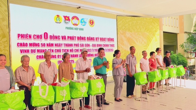 Phường Hiệp Bình tổ chức “Phiên chợ 0 đồng”, lan tỏa tinh thần nghĩa tình vì cộng đồng - Ảnh 3.