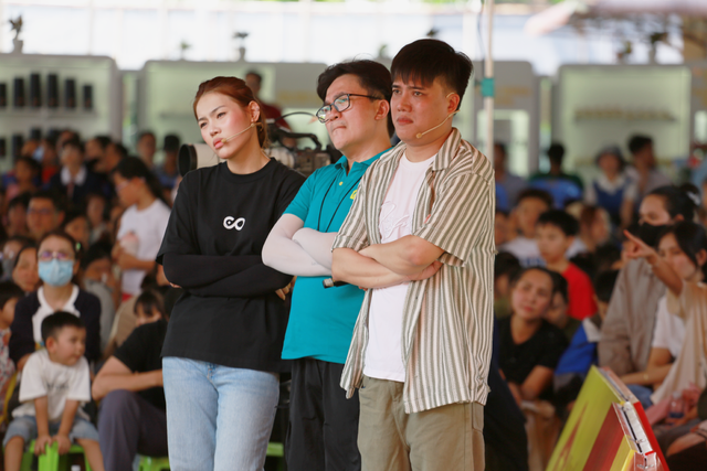 Mái ấm gia đình Việt: Duy Khương bật khóc trước cậu bé mồ côi mẹ, không biết cha là ai - Ảnh 5.