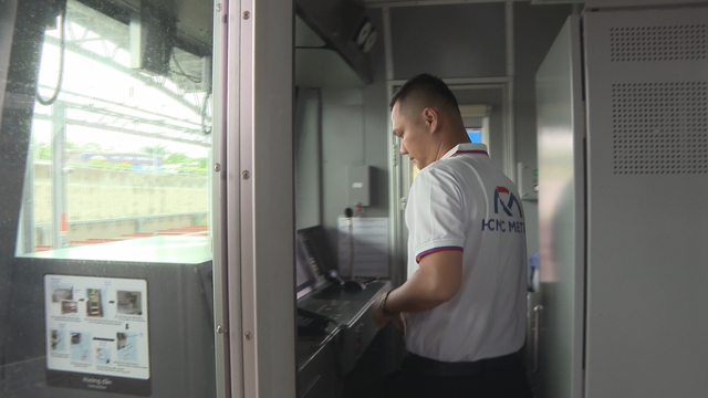 Công việc thầm lặng phía sau những đoàn tàu metro số 1 luôn sạch đẹp, an toàn - Ảnh 6.