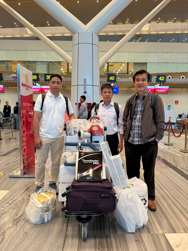 Huy động thiết bị y tế tối tân cứu chữa nạn nhân vụ chìm tàu tại Phú Quốc - Ảnh 2.
