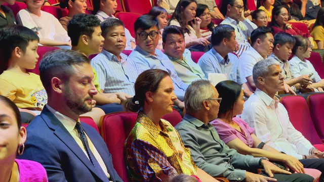 Show diễn mới tạo lực đẩy cho công nghiệp văn hóa - Ảnh 2.