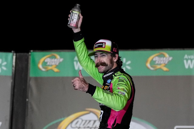 Ryan Blaney chiến thắng kịch tính tại Atlanta sau cuộc đua kéo dài vì thời tiết- Ảnh 1.