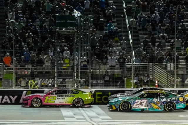 Ryan Blaney chiến thắng kịch tính tại Atlanta sau cuộc đua kéo dài vì thời tiết- Ảnh 5.