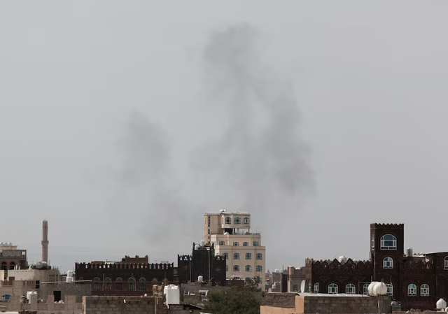Houthi không kích đáp trả, hàng không khu vực đối mặt rủi ro - Ảnh 1.
