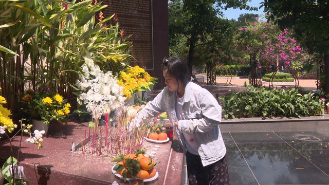 Mong ngóng ngày các liệt sĩ trở về - Ảnh 2.