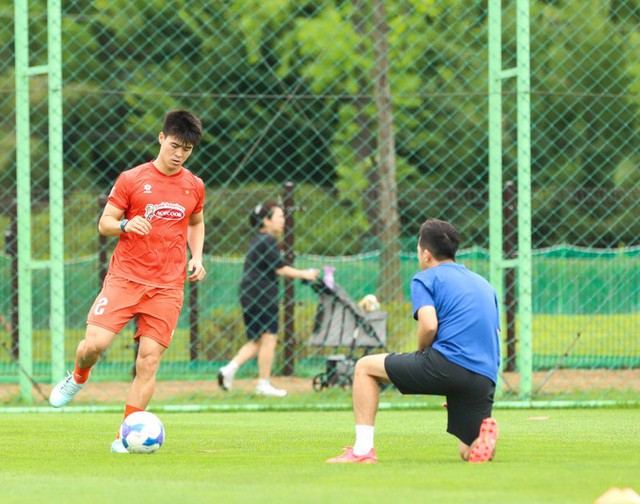 Duy Mạnh lỡ hẹn ASEAN Cup 2026 vì chấn thương - Ảnh 1.