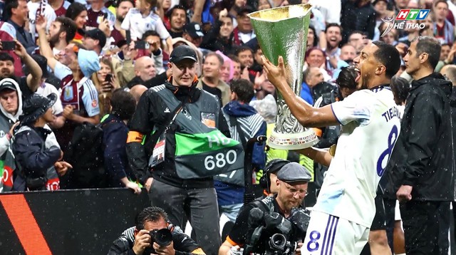 Man United chiêu mộ Youri Tielemans với bản hợp đồng 5 năm - Ảnh 1.