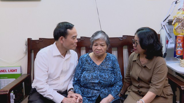 Bí thư Thành ủy TP. Hồ Chí Minh thăm Mẹ Việt Nam Anh hùng và gia đình chính sách - Ảnh 5.