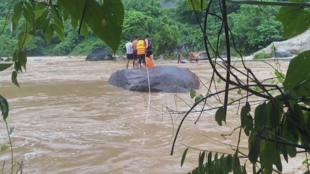 60 Giây Sáng ngày 17/7/2026 | Lai Châu: Giải cứu thành công 3 người bị cô lập giữa dòng lũ - Ảnh 1.