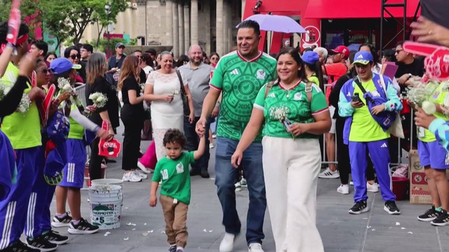 Mexico: Hơn 700 cặp đôi tổ chức đám cưới tập thể mùa World Cup - Ảnh 1.