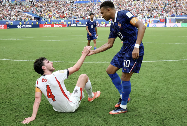 Saka lập cú hat-trick, Anh thắng Pháp trong trận cầu kịch tính có 10 bàn thắng- Ảnh 4.