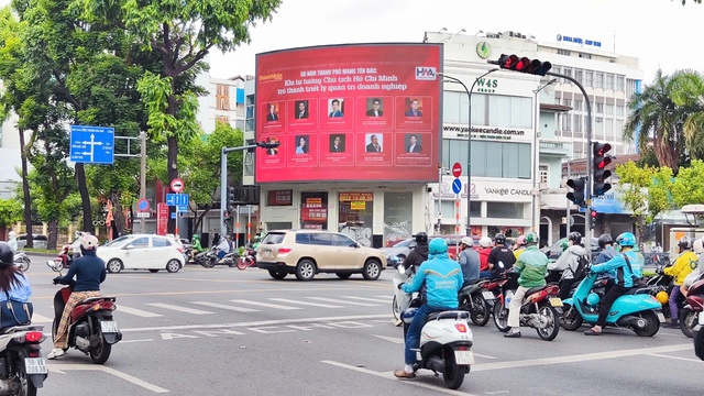 Quảng cáo – Ngành công nghiệp văn hóa song hành cùng nửa thế kỷ thành phố mang tên Bác - Ảnh 2.