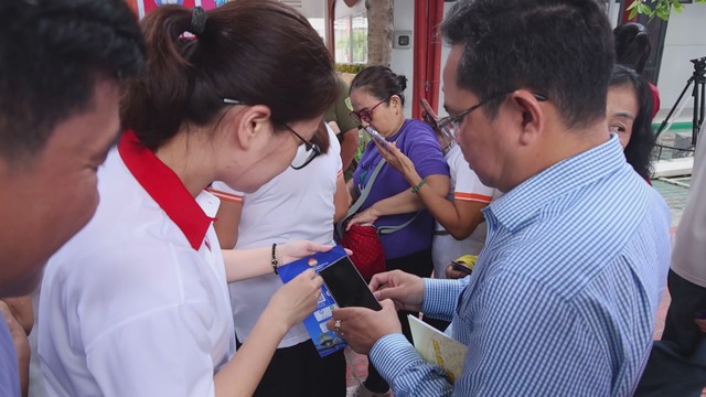 Phường Bình Tây tổ chức Ngày hội "Kết nối số", lan tỏa kỹ năng công dân số đến người dân - Ảnh 4.