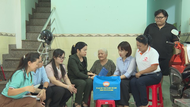 Thời sự HTV ngày 21/7/2026 | Người dân hướng về các liệt sĩ tại Công viên văn hóa Lê Thị Riêng - Ảnh 2.