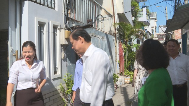 Lãnh đạo TP. Hồ Chí Minh thăm, tri ân các gia đình chính sách nhân kỷ niệm 79 năm Ngày Thương binh - Liệt sĩ - Ảnh 1.