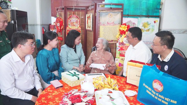 Thời sự HTV ngày 22/7/2026 | Lãnh đạo TP. Hồ Chí Minh thăm gia đình chính sách tiêu biểu - Ảnh 2.