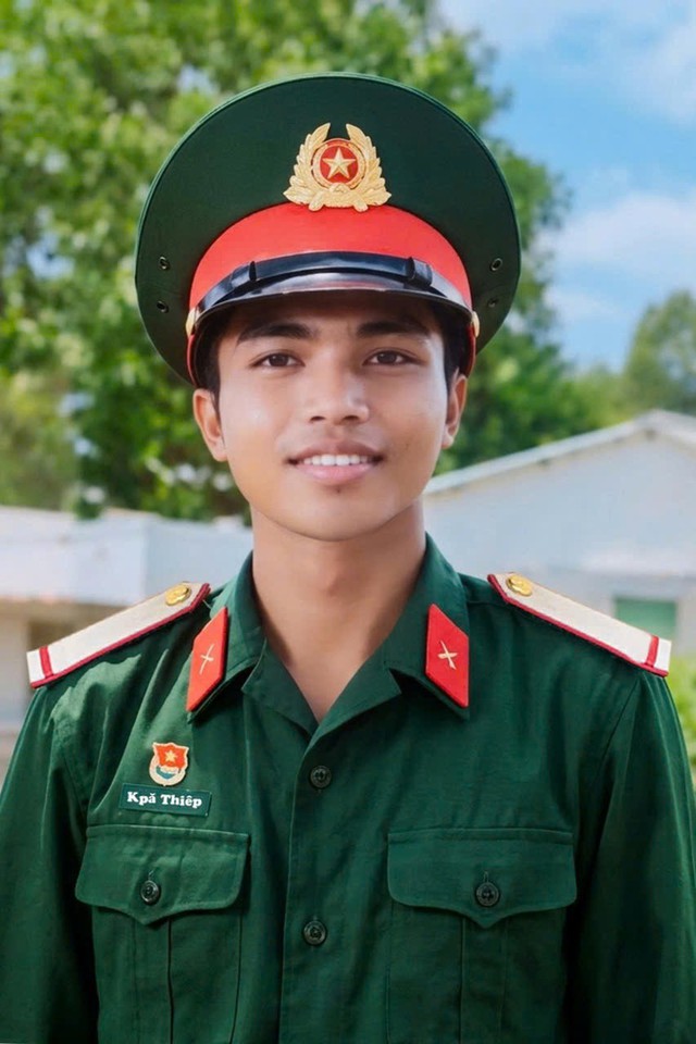Quên mình cứu 2 người bị điện giật, 1 hạ sĩ hy sinh - Ảnh 1.