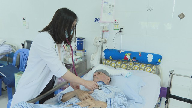 Thời sự trưa HTV ngày 24/7/2026 | Nguy cơ "dịch chồng dịch" tại TP. Hồ Chí Minh trong cao điểm mùa mưa - Ảnh 1.