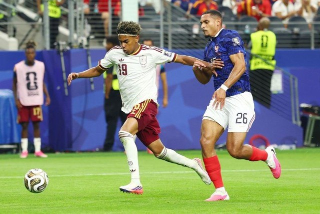 Chelsea càn quét TTCN, tân binh thứ 6 cập bến - Ảnh 2.