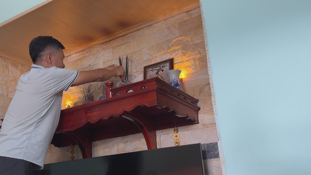 Trao tặng di ảnh phục dựng cho thân nhân gia đình liệt sĩ - Ảnh 2.