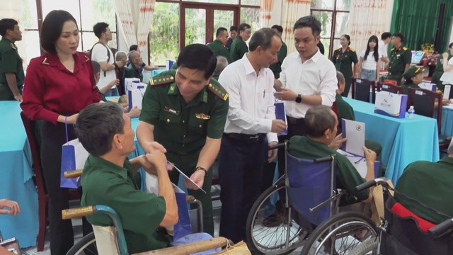 Bộ Tư lệnh Thành phố Hồ Chí Minh tri ân thương binh, bệnh binh tại Trung tâm Điều dưỡng Long Đất - Ảnh 6.
